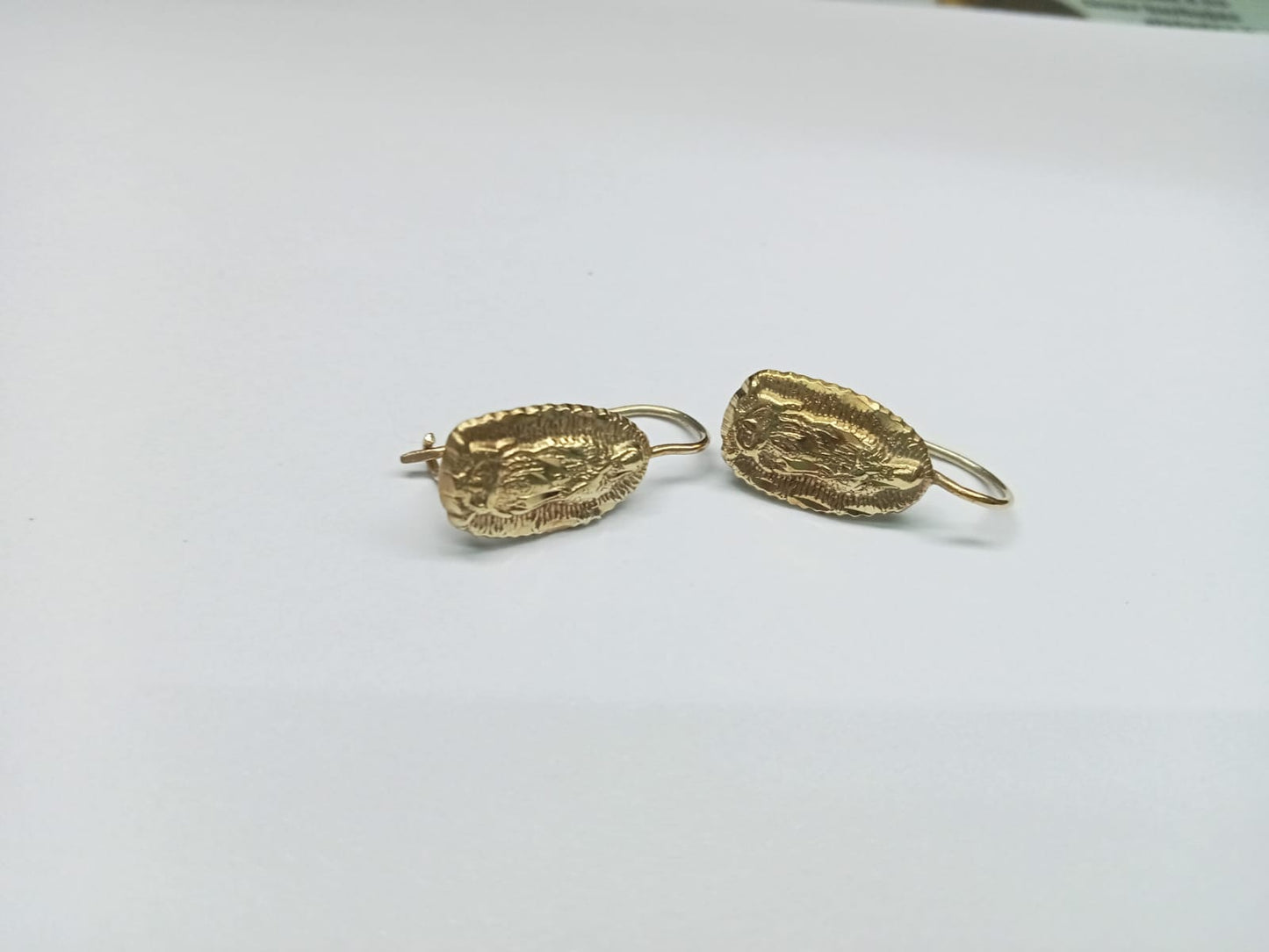 ✨ Aretes de la Virgen 10K – Fe y Elegancia que Brillan