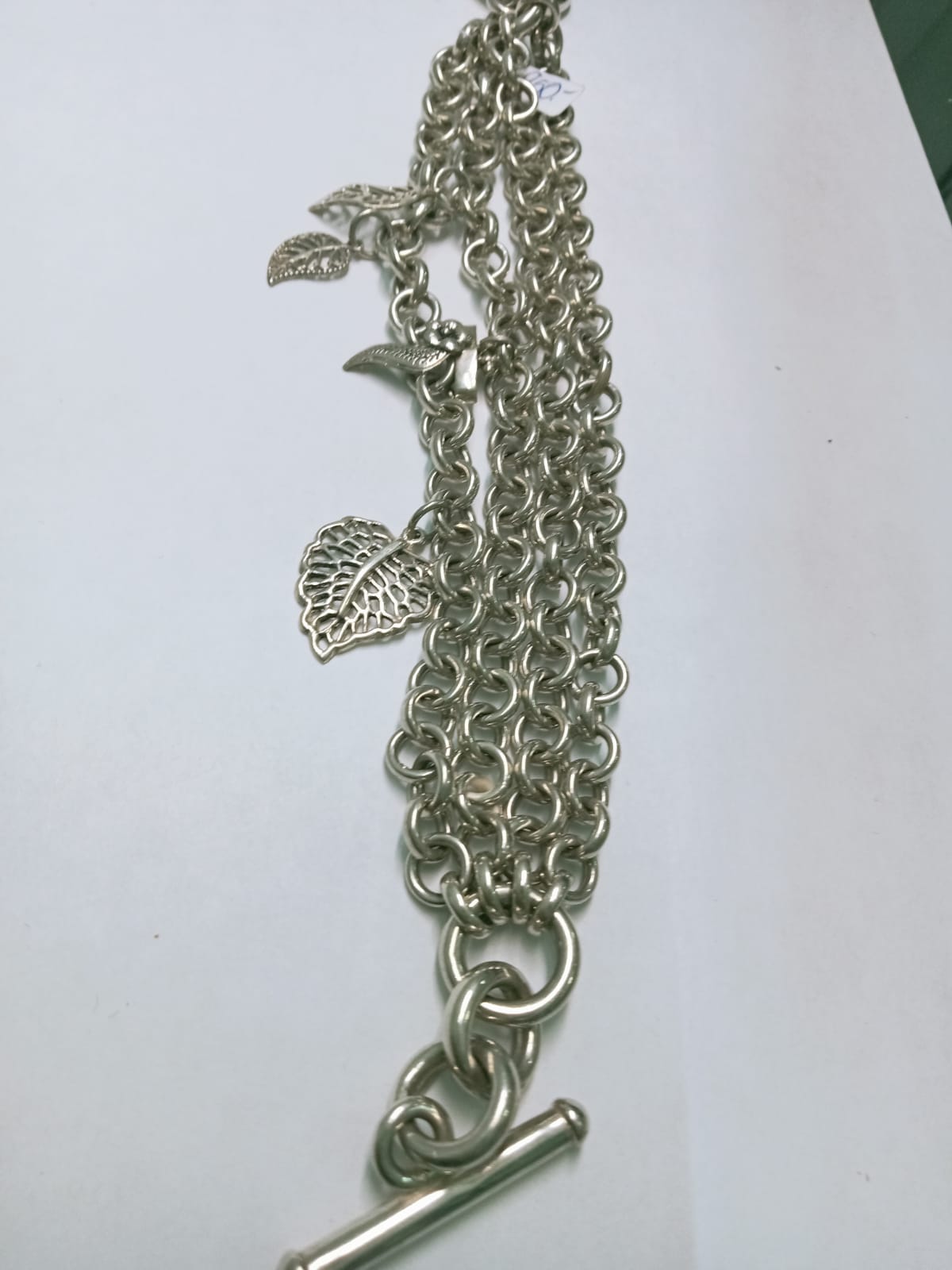 🌿 Pulsera de Plata con Charm de Hojas – Diseño de Triple Cadena 🌿