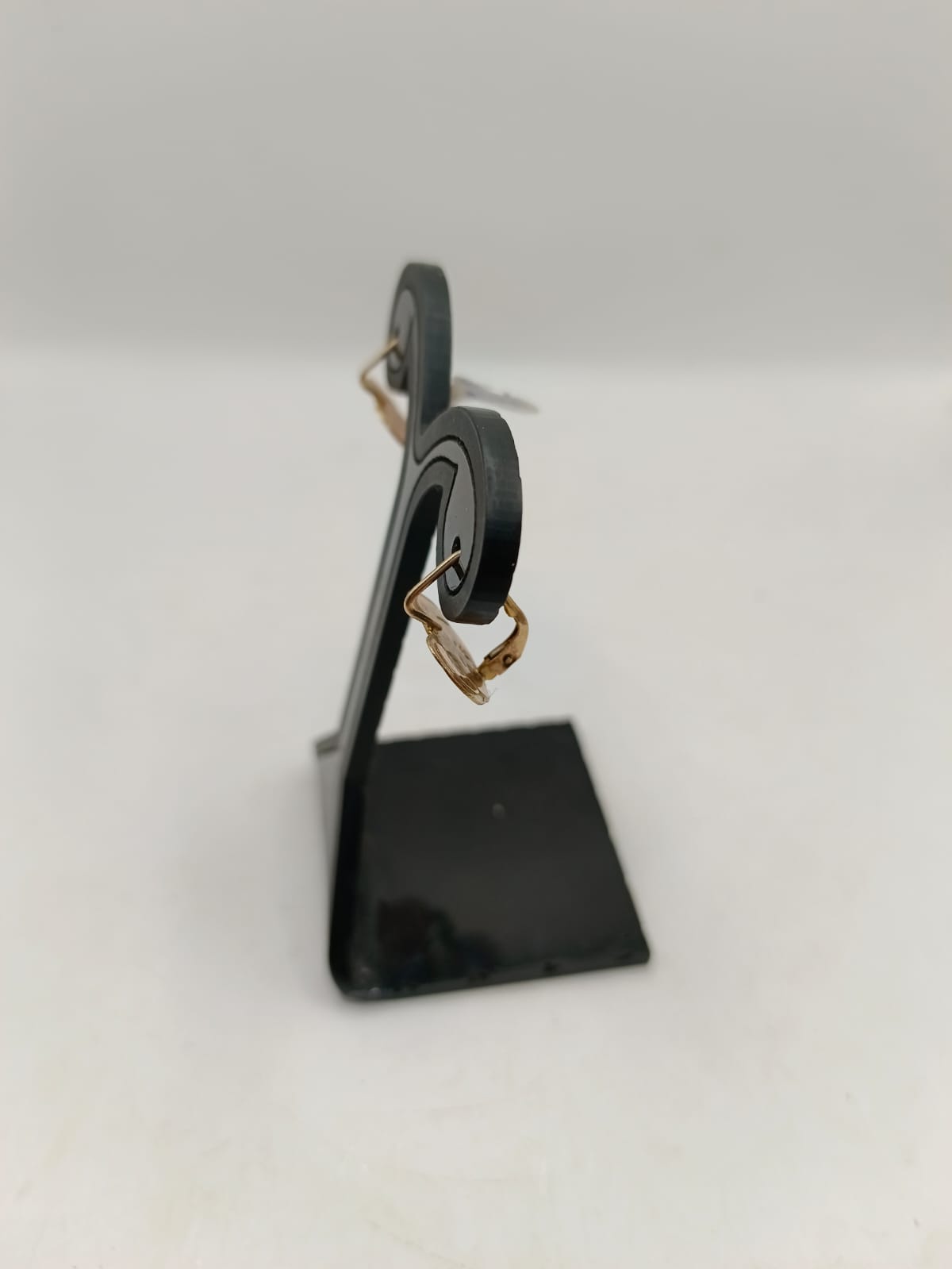 Arete infantil ORO 8k peso 1.8gr, usado