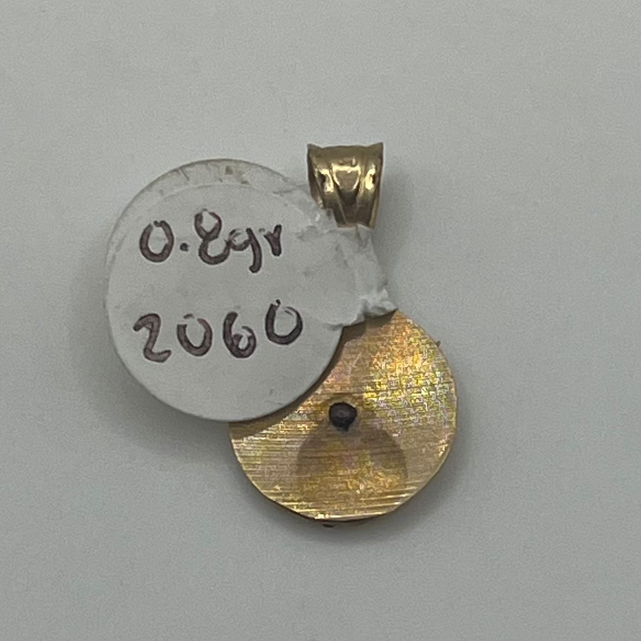 Dije religioso pesa 0.8 grms mide 2cm 10k
