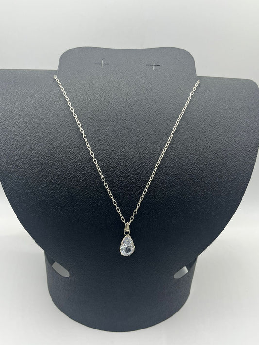 Cadena tejido 1 x 1 con dije gota con sintetico 5.7grs 27cm baño de plata