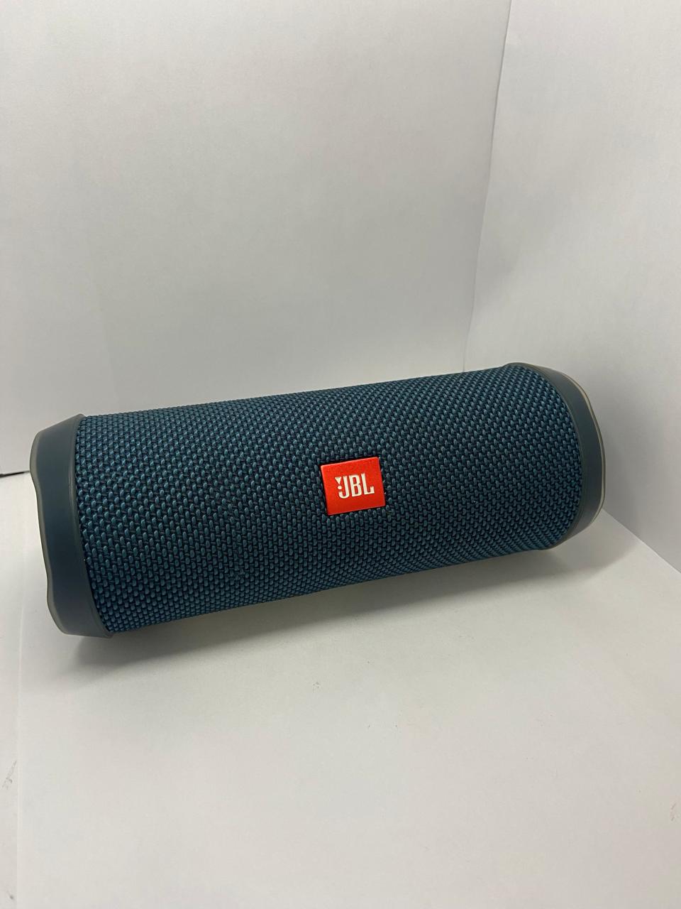 Bocina JBL Flip 4 usada
