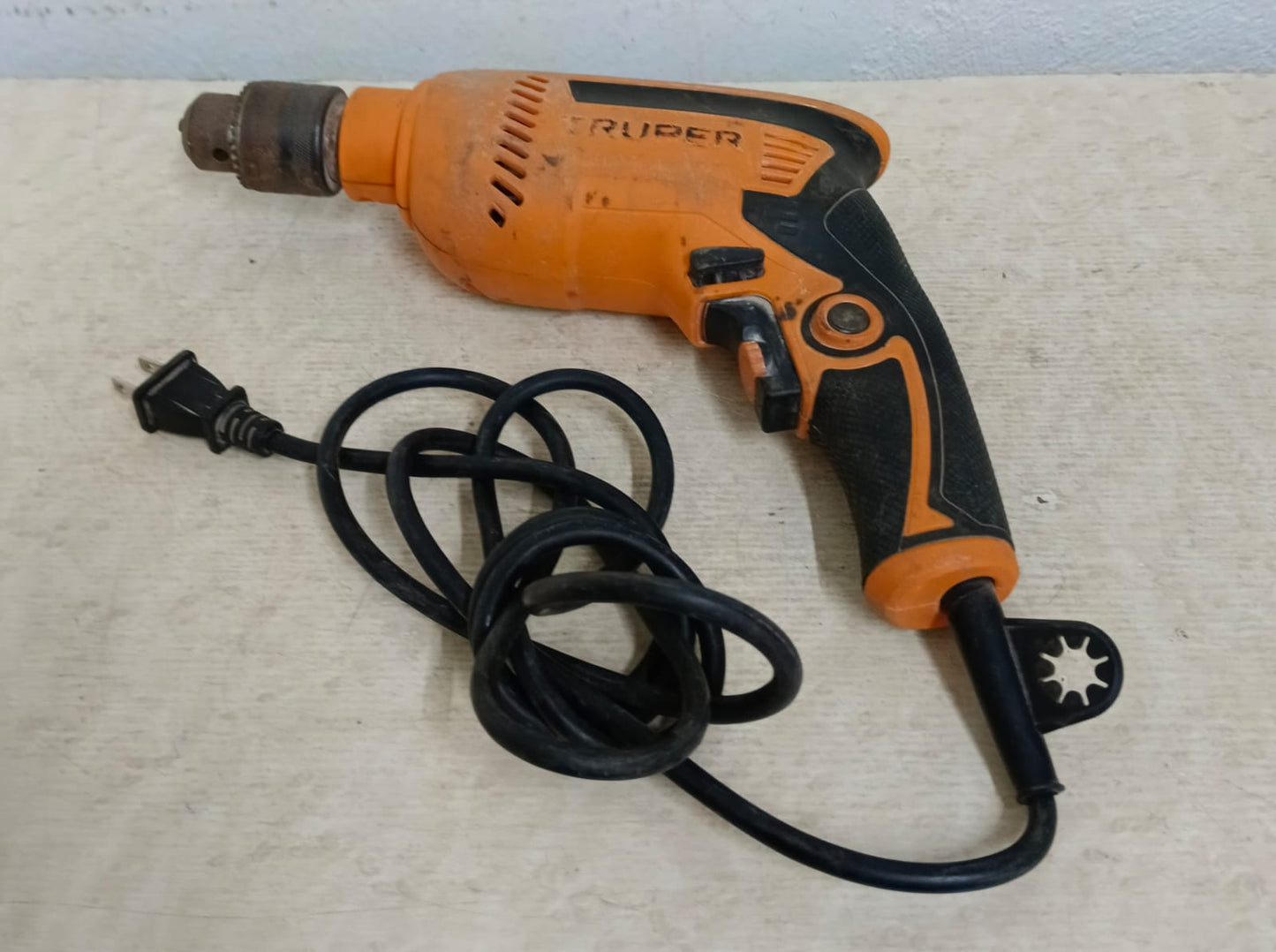Taladro TRUPER roto 1-2a7, usado