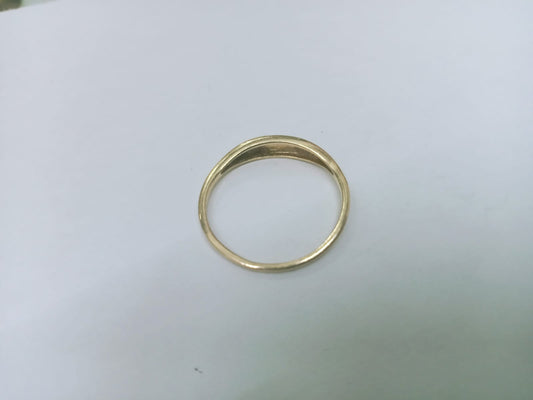 Anillo Liso de Oro 10K con Grabado “Dee”