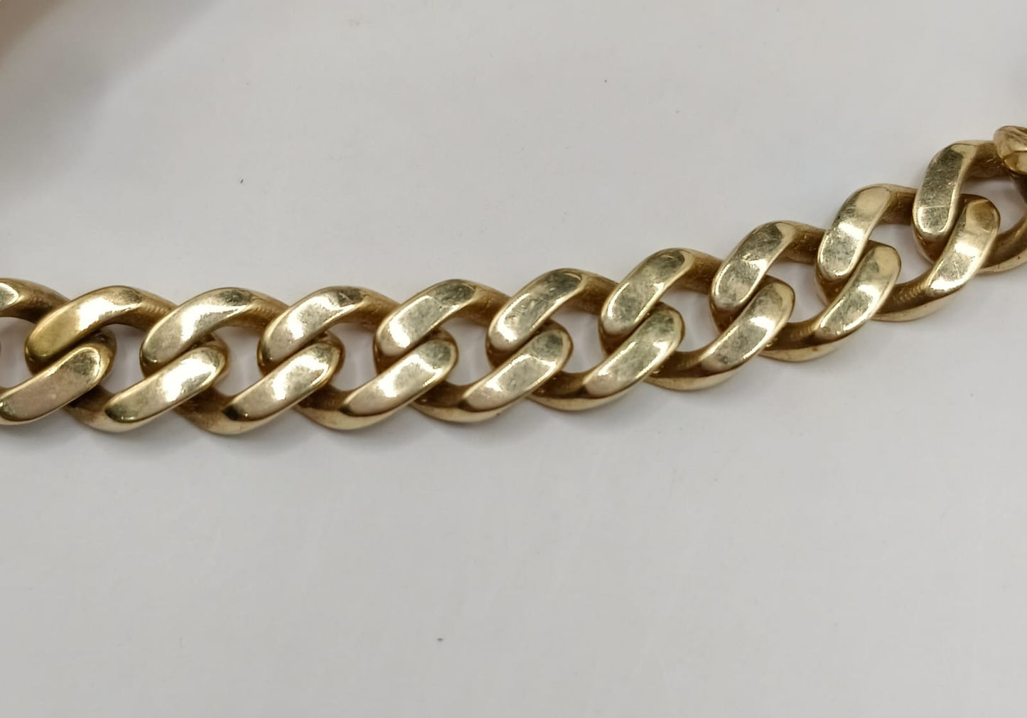Pulsera con dije de san judas ORO 10k peso 13gr, usado