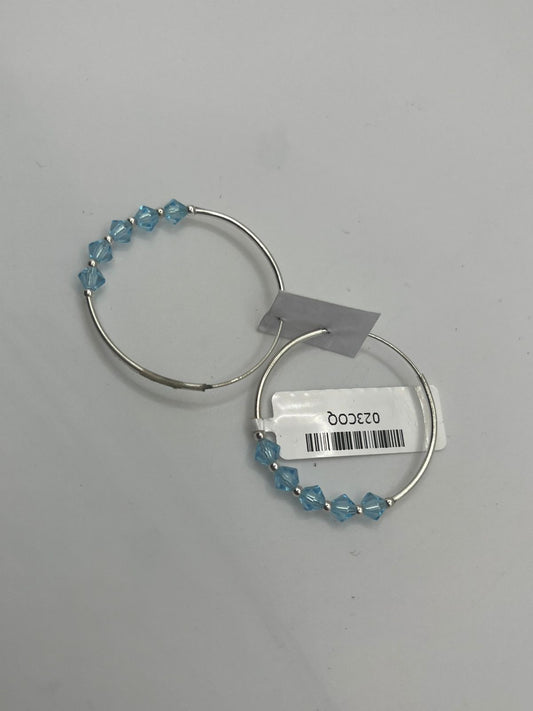 Par arracadas con sintetico azul de plata .925 pesa 2.6 grs