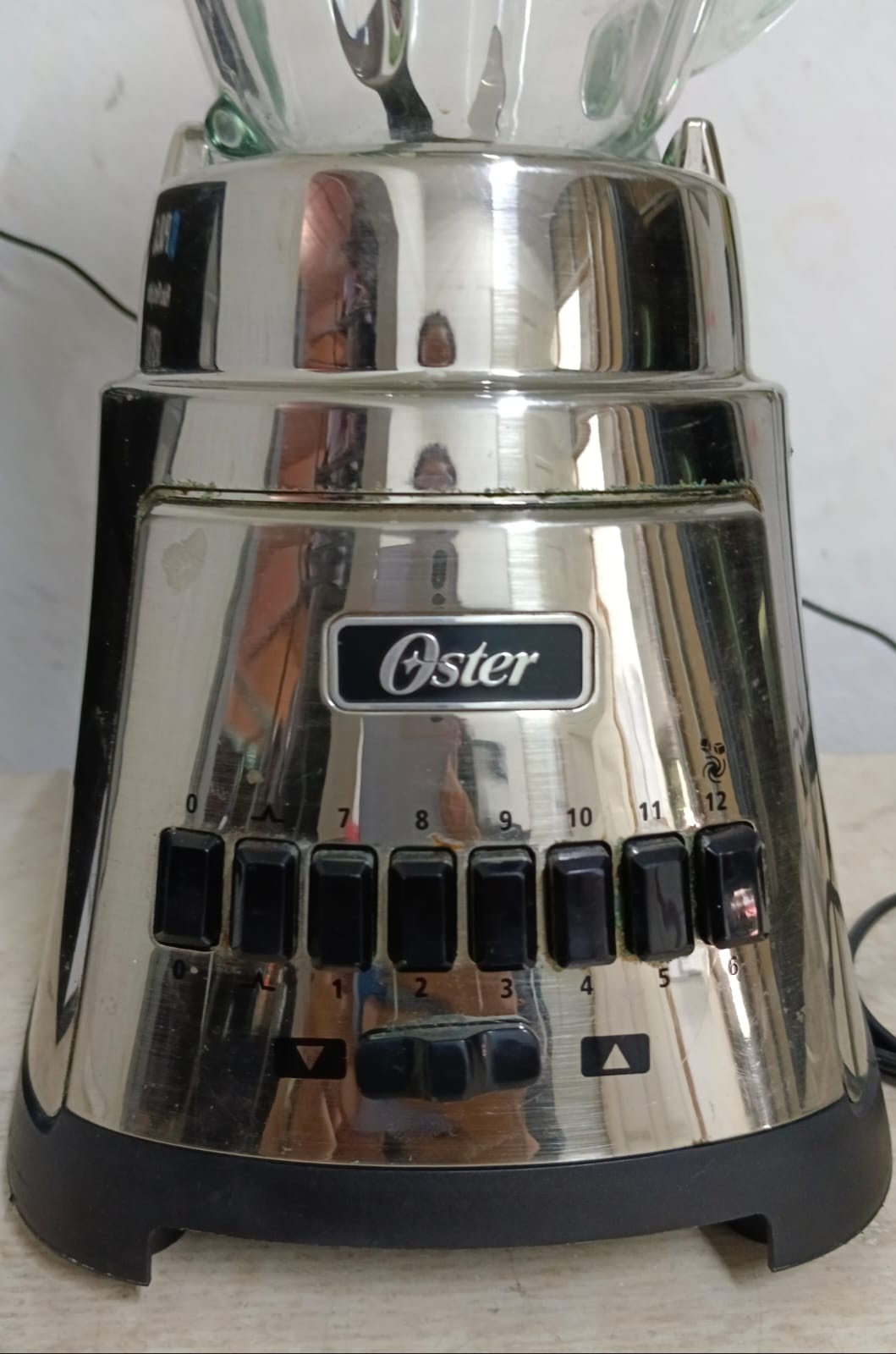 Licuadora OSTER blstfg-coo013 10 velocidades, usado