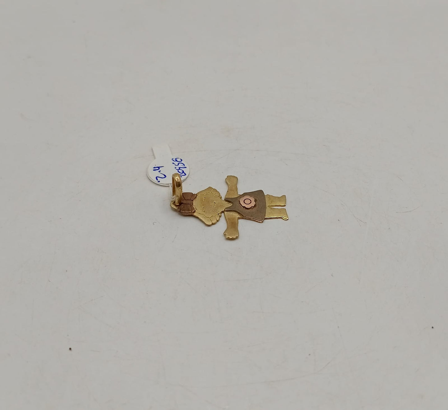 Dije de niña ORO 10k peso 2.4gr, usado