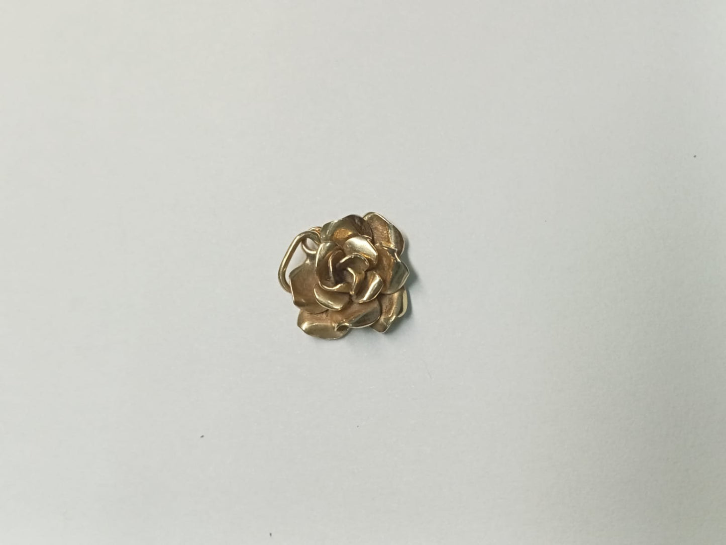 dije de oro 10k -diseño rosa peso 1.2