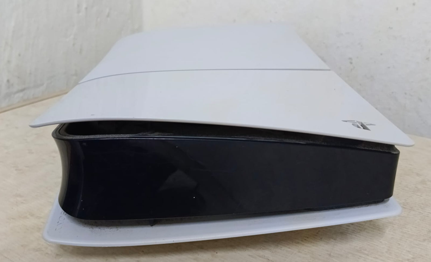 Play Station 5 control, juego y cables, usado