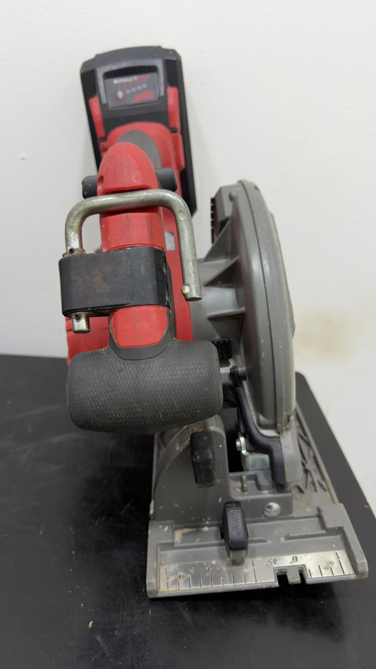 SIERRA CIRCULAR MILWAUKEE INALAMBRICO CON BATERIA (SIN CARGADOR)
