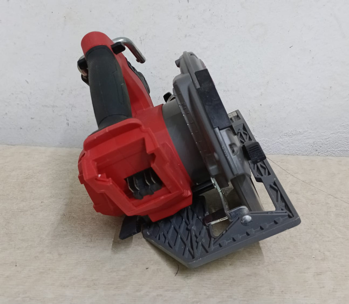 Sierra Circular MILWAUKEE 2732-20, usado