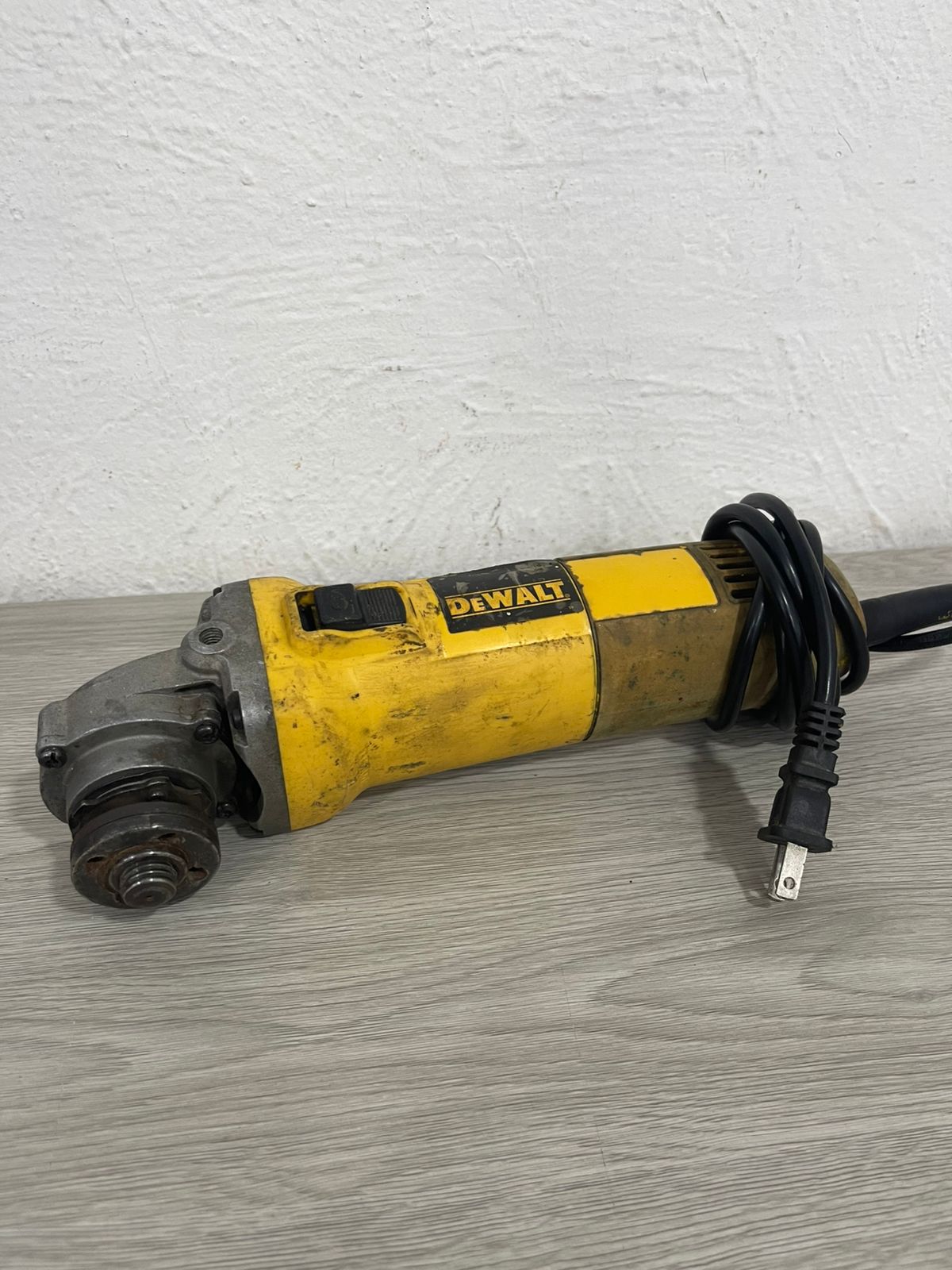 Esmeril Dewalt-Usado