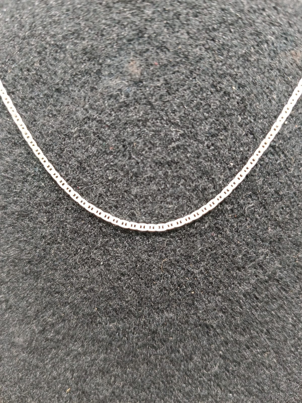 Collar eslabon gussi PLATA 925 peso 1.8gr 45cm, usado