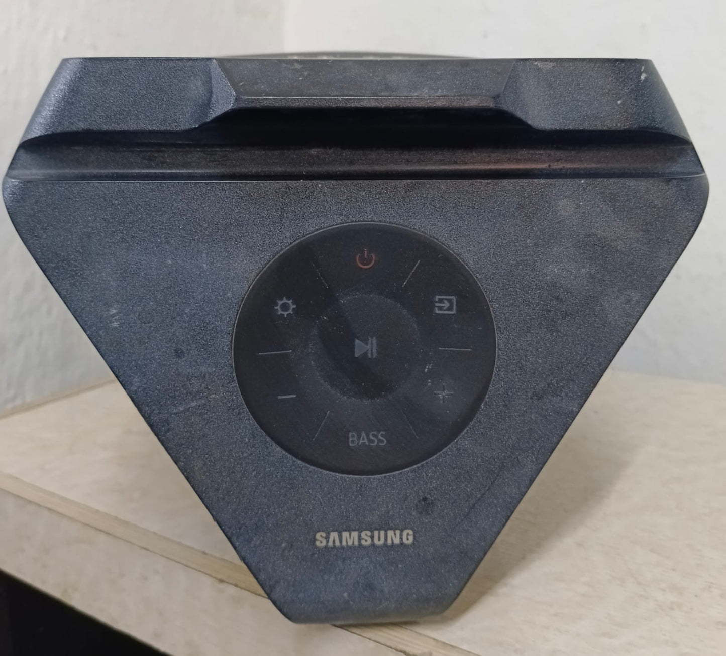 Bocina Samsung mx-t40 con luz, usado