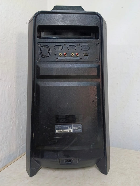 Bocina Samsung mx-t40 con luz, usado