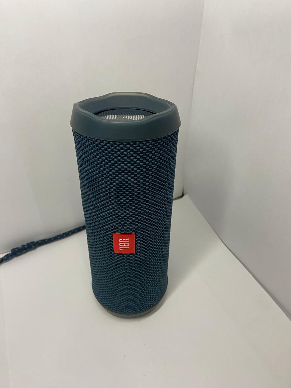 Bocina JBL Flip 4 usada