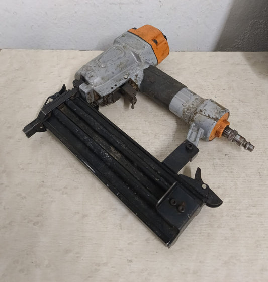 Pistola Neumatica Truper en estuche, usado