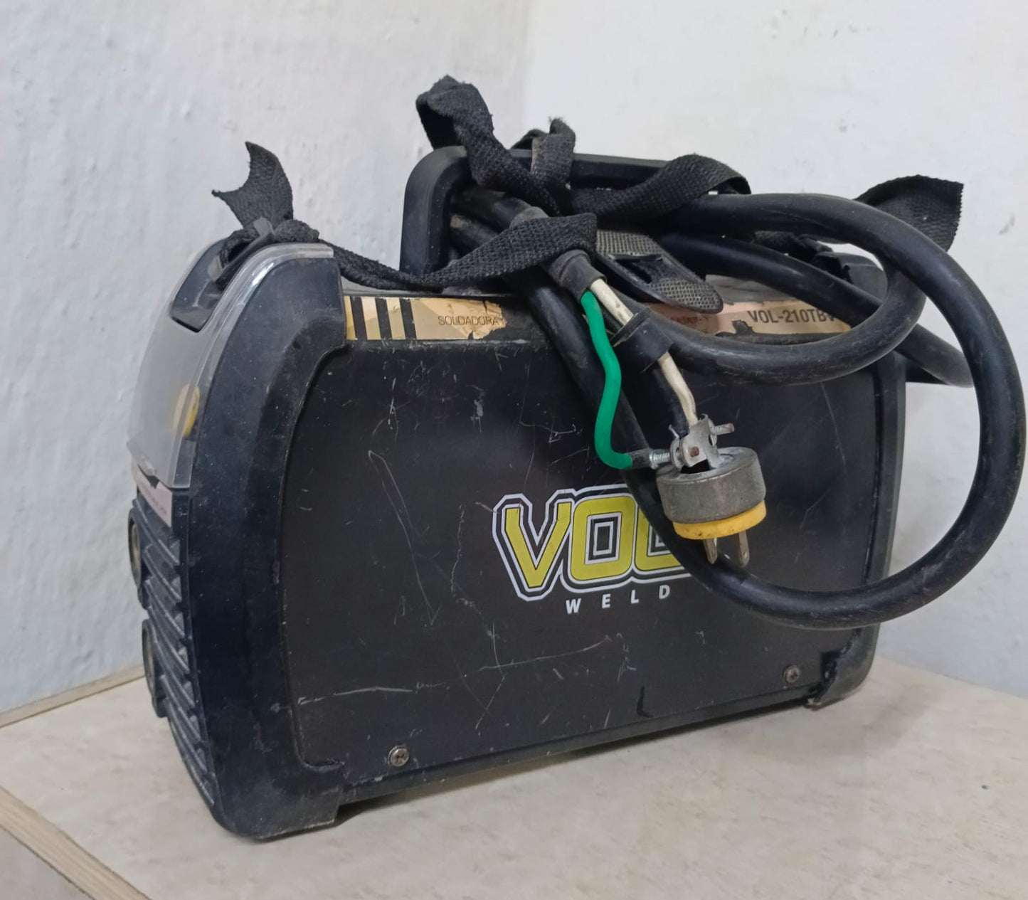 Soldadora Invert Volt vol-210tbv con cables, usado