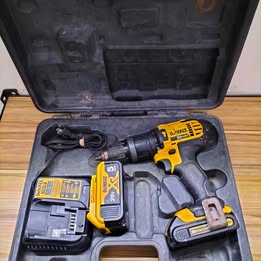 taladro inalámbrico DeWalt usado