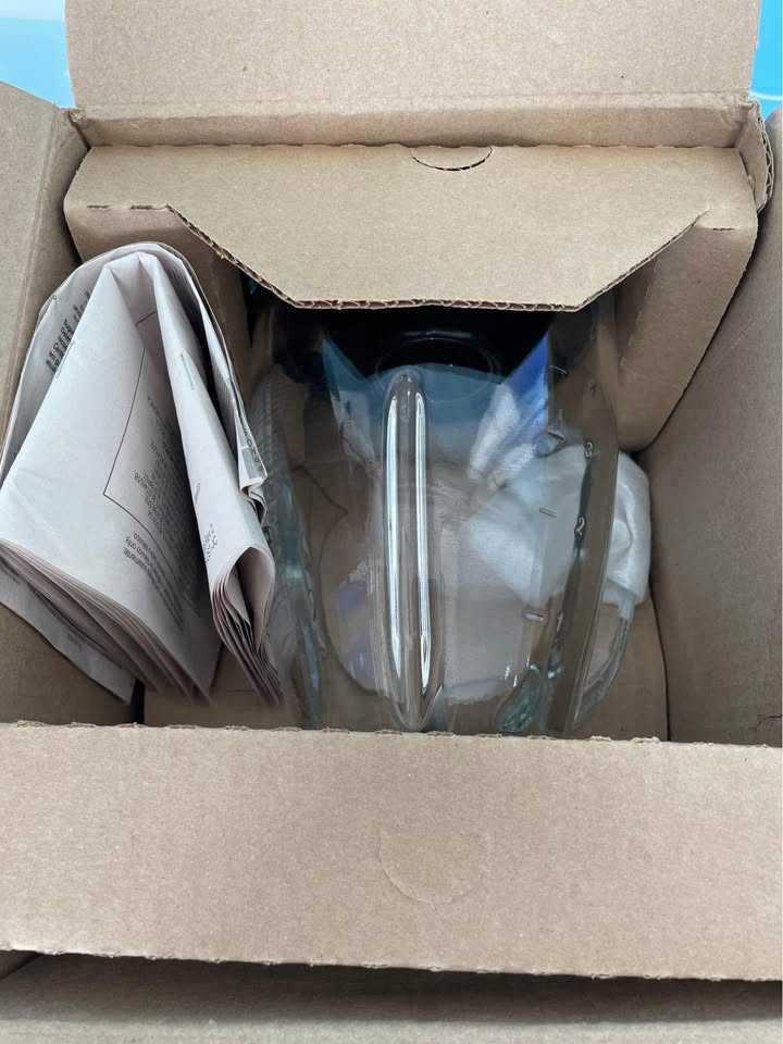 Licuadora Oster con vaso de vidrio ( nueva )