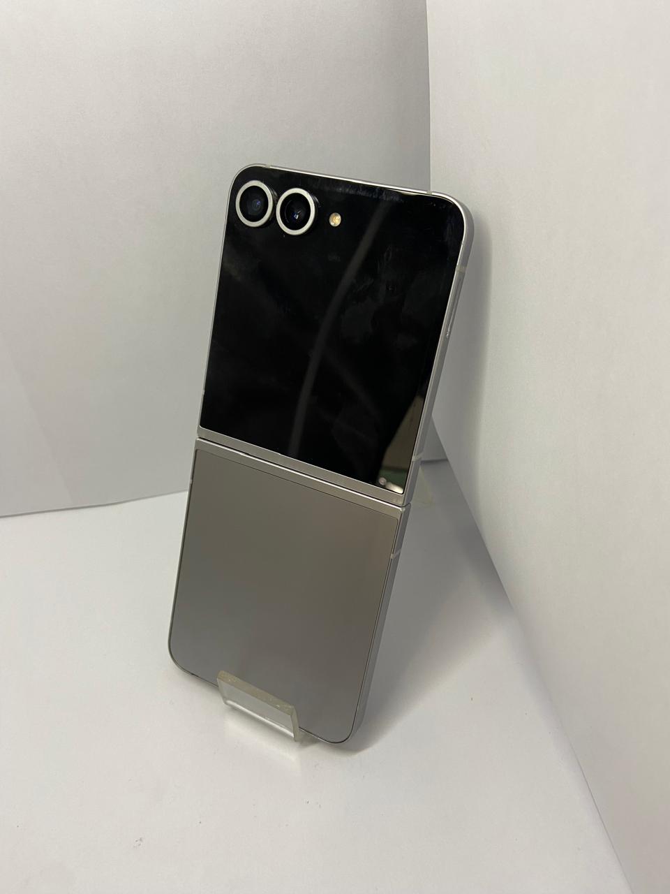 📱 Samsung Galaxy Z Flip 6 – USADO 512GB 12 RAM
