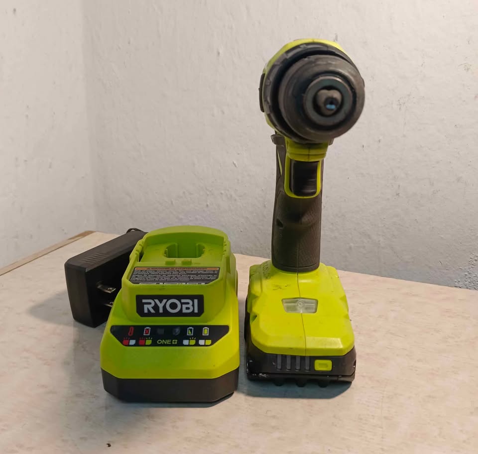 Taladro inalámbrico Ryobi PCL206, usado