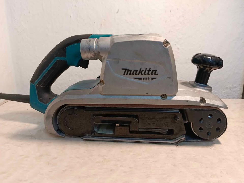 Lijadora de banda Makita m9400, usada