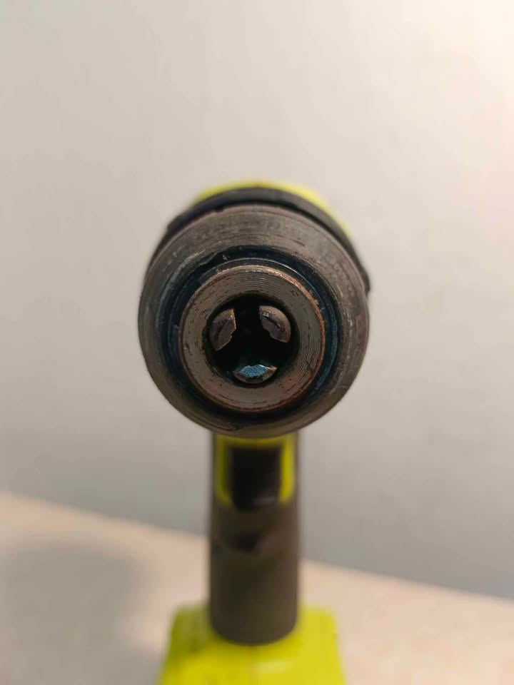 Taladro inalámbrico Ryobi PCL206, usado