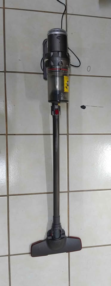 Aspiradora Dyson v12, usada