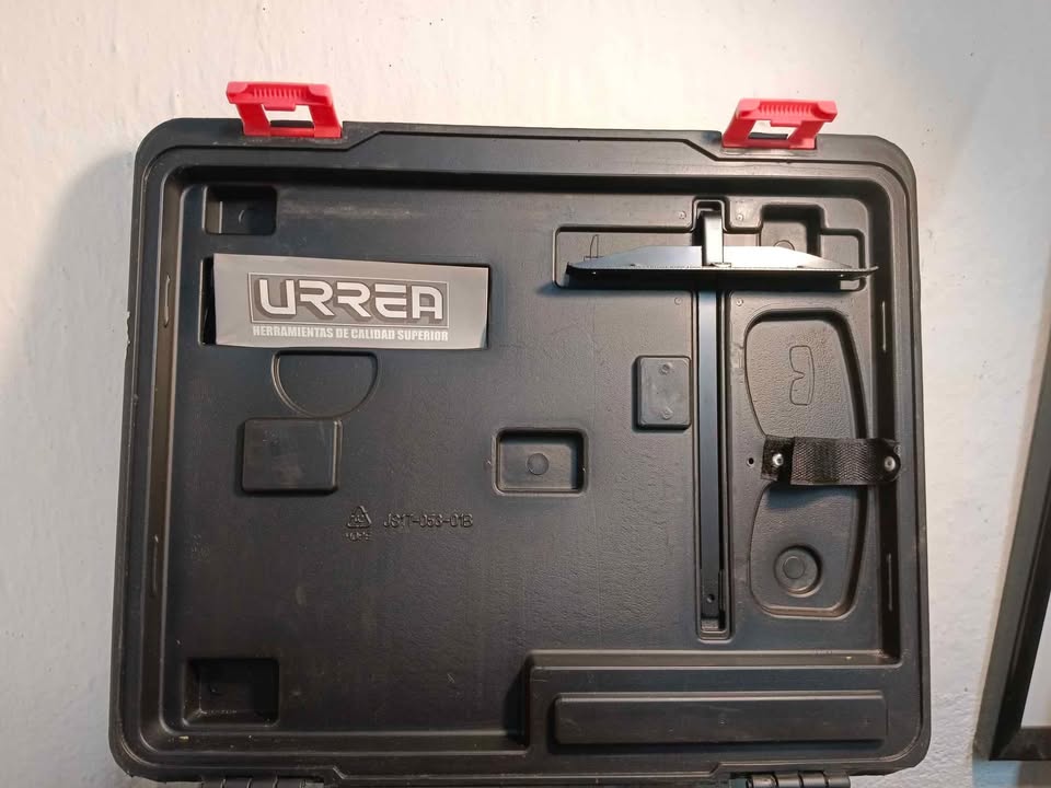 Sierra caladora Urrea sk1003 en estuche, usada