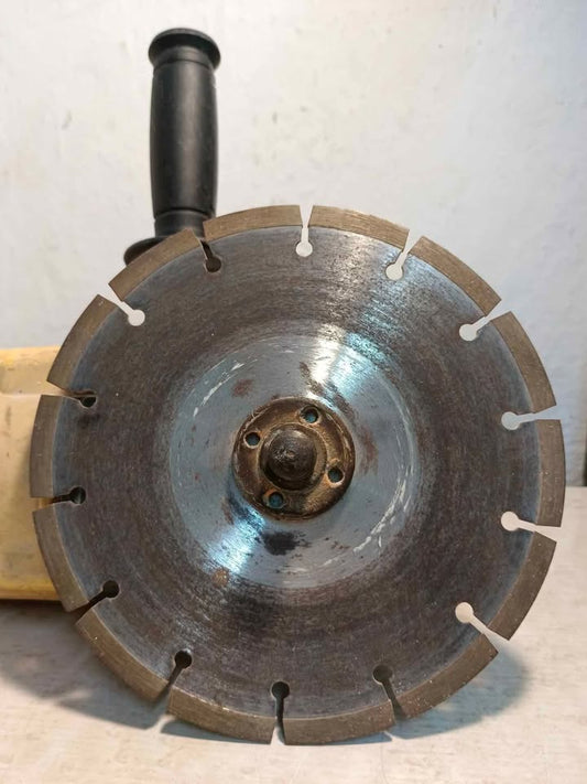 Esmeriladora Dewalt DWE6470, usado