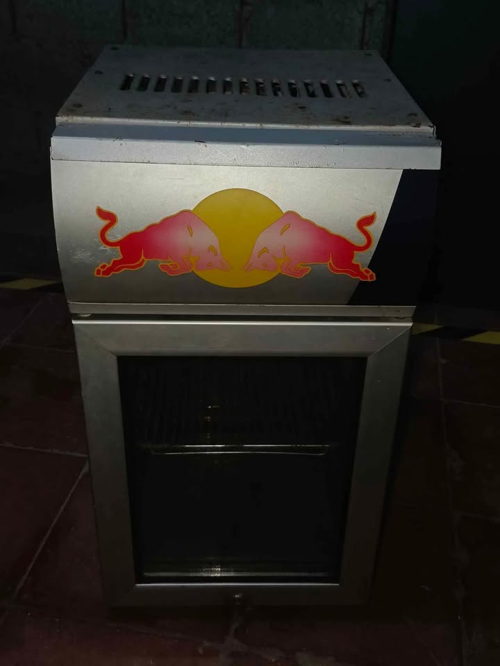Frigobar 2 pies Redbull 2406-9807, usado