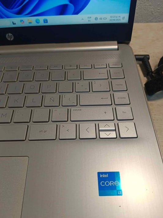 Laptop Hp core I3 14-DQ2502LA 237gb 8ram,usado
