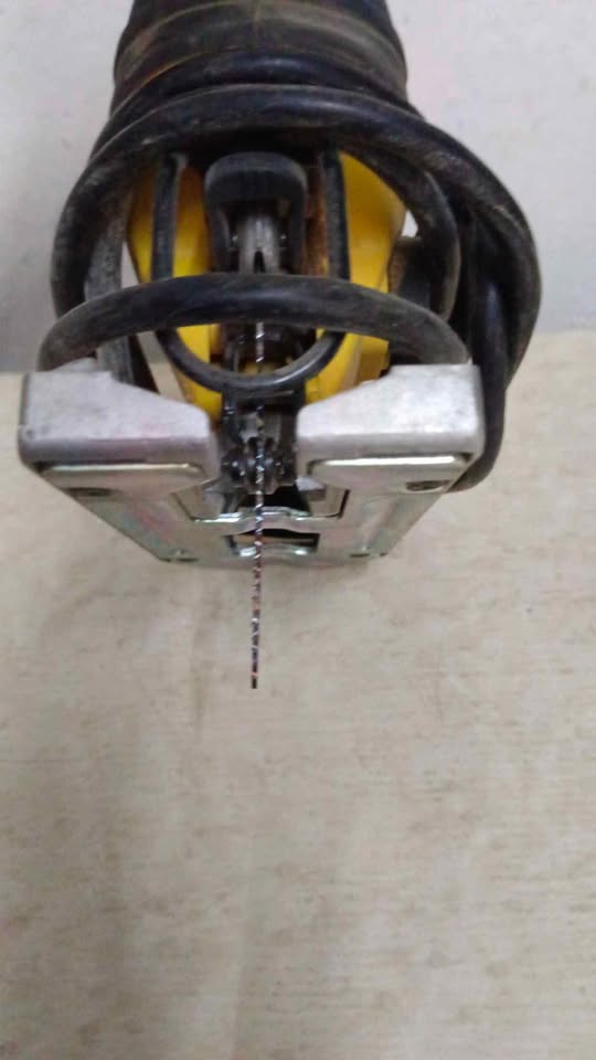 Sierra caladora Dewalt dwe300-b3, usada