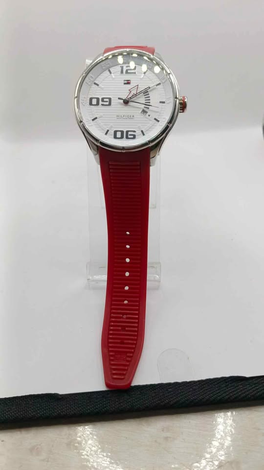 Reloj tipo pulsera Tommy Hilfiger at45676, usado