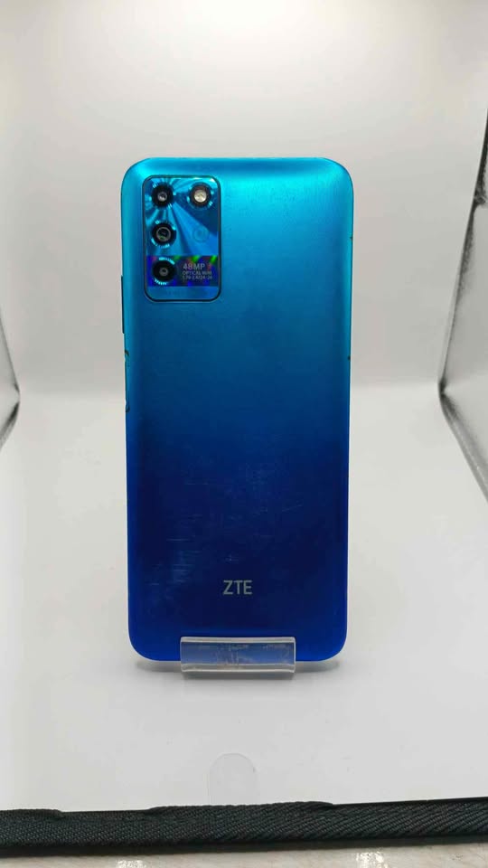 ZTE blade v30 Vita 128gb 3ram, usado