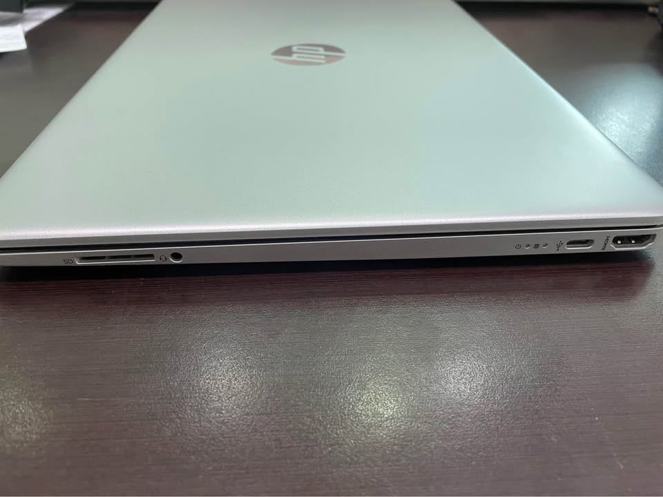 Laptop HP Core i7 12ª Generación ( usada )