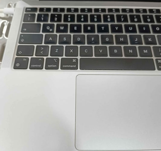 Laptop Macbook 256gb SSD 8ram procesador m1, usado