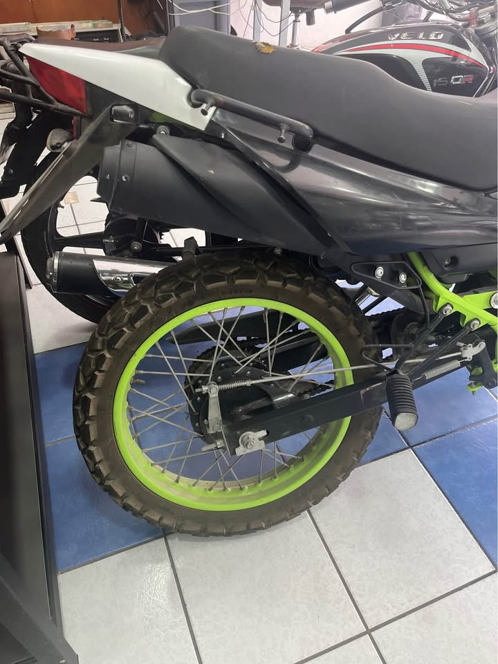 Motocicleta Italika DM200 2024