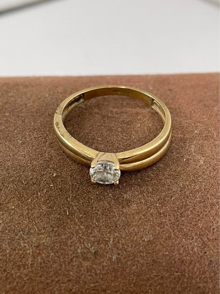 Anillo con piedra Oro 10k/2gr