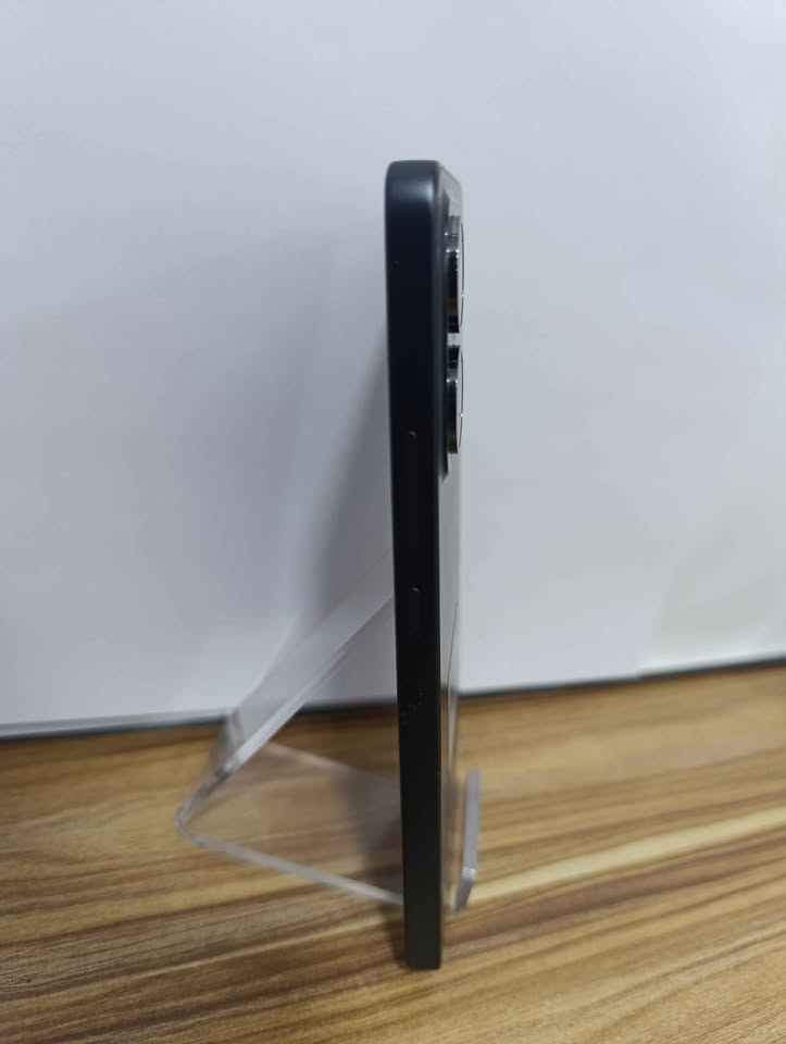 Celular Reno 13F 256 GB 12ram liberado USADO