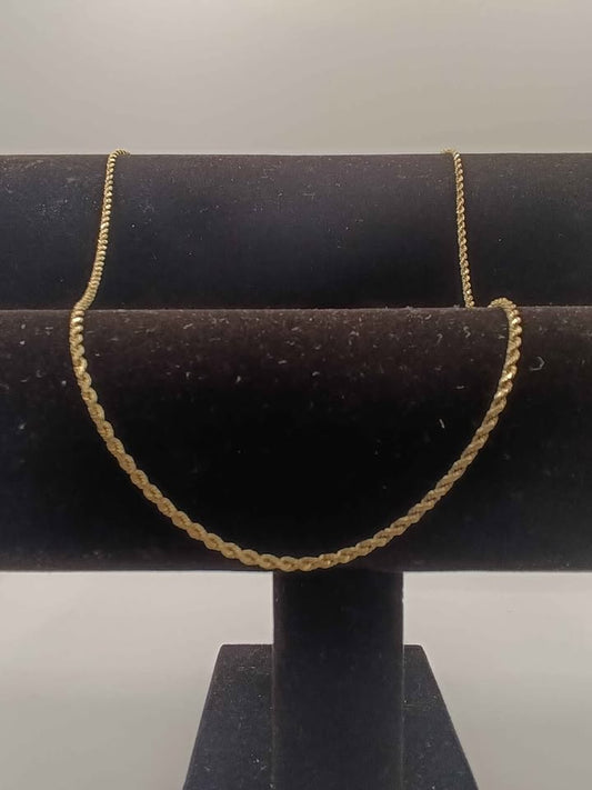 Cadena tejido torzal de oro 14k pesa 6.6g 22 cm abrochada