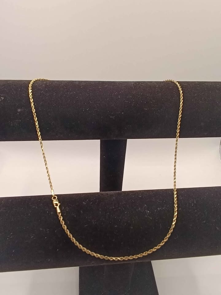 Cadena tejido torzal de oro 14k pesa 6.6g 22 cm abrochada