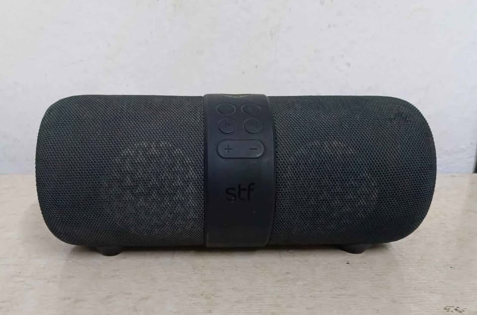 Bocina recargable STF, usado