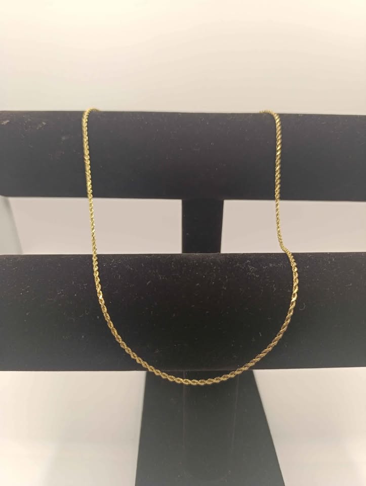 Cadena tejido torzal de oro 14k pesa 6.6g 22 cm abrochada