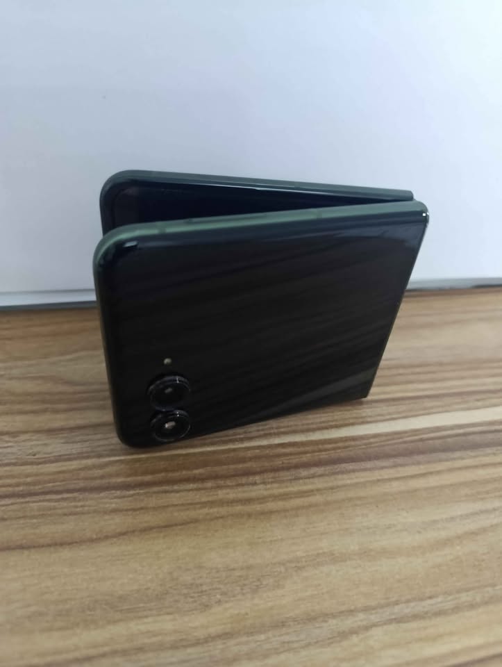 Celular RAZR 50 ultra 512gb 12 ram liberado USADO