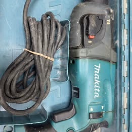 Rotomartillo Makita HR2460 – Usado