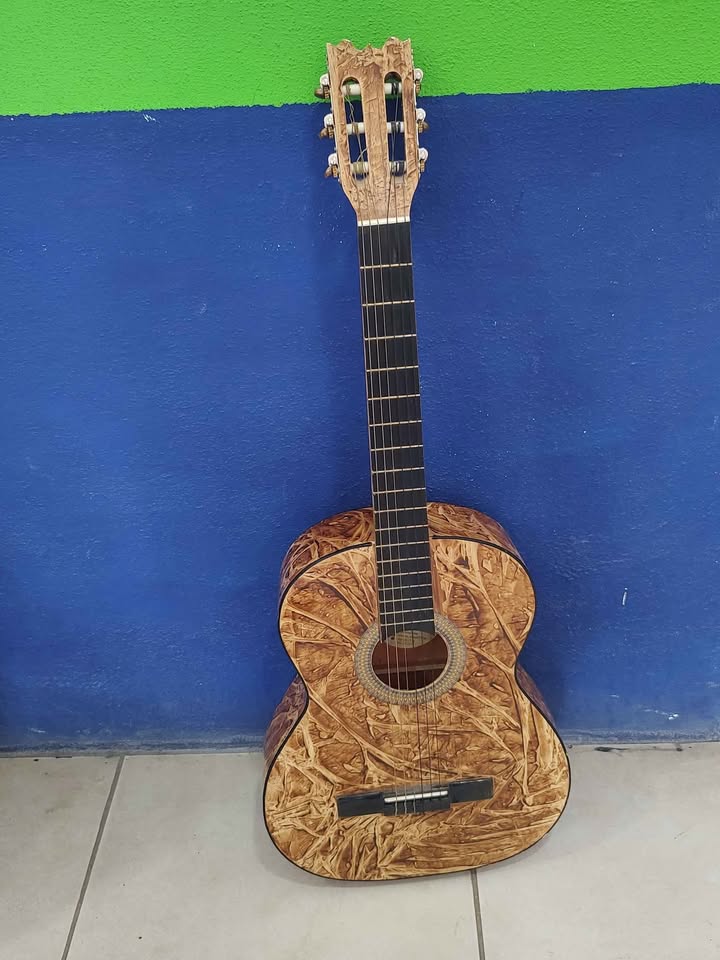 Guitarra de 6 cuerdas clásica Ochoa
