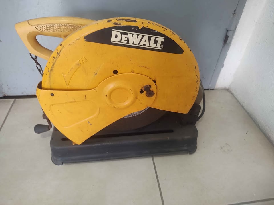 DEWALT Cortadora de metal